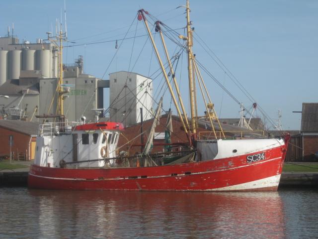 Dithmarschen-(SC-34)-im-Hafen-von-Büsum
